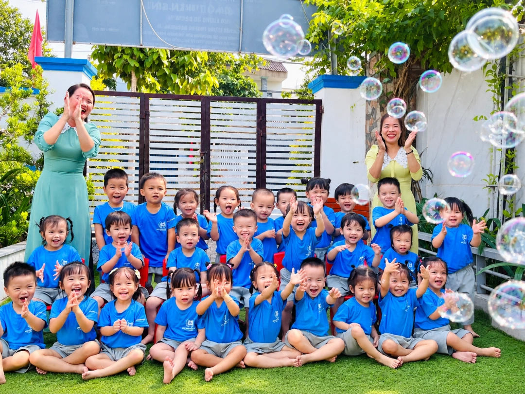 niem-vui-moi-ngay-cua-be-tai-mam-non-hoa-binh